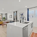Stylish Modern 3br 3,5ba Townhouse In