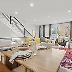 Stylish Modern 3br 3,5ba Townhouse In Apartment Charlotte