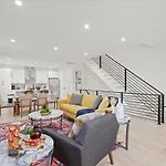 Stylish Modern 3br 3,5ba Townhouse In Apartment *