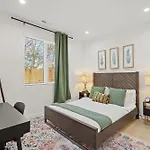 Stylish Modern 3br 3,5ba Townhouse In Apartment