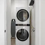 Elegant 3br3.5ba Modern Townhouse Apartment *