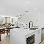 Elegant 3br3.5ba Modern Townhouse