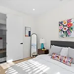 Elegant 3br3.5ba Modern Townhouse * Charlotte