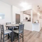 Apartment Charming Cozy With Wi-fi & Free Parking *
