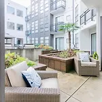 Charming Cozy With Wi-fi & Free Parking Charlotte