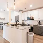 Charming Cozy With Wi-fi & Free Parking Apartment