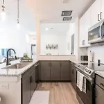 Charming Cozy With Wi-fi & Free Parking Apartment