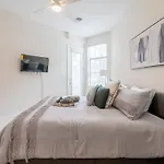 Charming Cozy With Wi-fi & Free Parking Charlotte