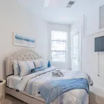 Charming Cozy With Wi-fi & Free Parking *