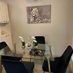*New* Cozy & Luxe 2Bed Apt W/ Patio And Work Space