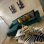 *New* Cozy & Luxe 2Bed Apt W/ Patio And Work Space