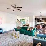 Near Clt Airport - 4Bd - Backyard - Balcony