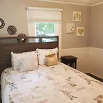 Private Single Level Standalone House Large Lot - 3 Bedrooms Holiday home