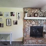 Private Single Level Standalone House Large Lot - 3 Bedrooms Holiday home Charlotte