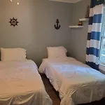 Private Single Level Standalone House Large Lot - 3 Bedrooms Holiday home *
