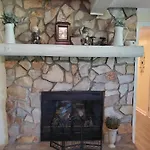 Holiday home Private Single Level Standalone House Large Lot - 3 Bedrooms