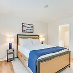Charming Townhome: 6 Mi To Downtown! * Charlotte