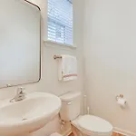 Charming Townhome: 6 Mi To Downtown! Holiday home Charlotte