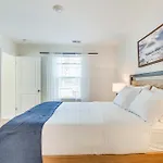 Holiday home Charming Townhome: 6 Mi To Downtown! *