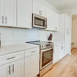 Charming Townhome: 6 Mi To Downtown! * Charlotte