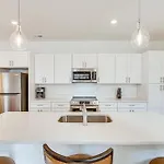 Holiday home Charming Townhome: 6 Mi To Downtown!