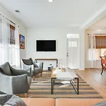 Charming Townhome: 6 Mi To Downtown! Charlotte
