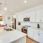 Holiday home Charming Townhome: 6 Mi To Downtown! *