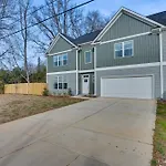 Charming Charlotte Townhome 6 Mi To Downtown!