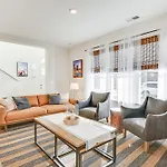 Holiday home Charming Townhome: 6 Mi To Downtown! Charlotte