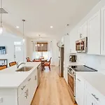 Charming Townhome: 6 Mi To Downtown! * Charlotte