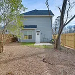 Holiday home Charming Townhome: 6 Mi To Downtown! *