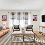 Charming Townhome: 6 Mi To Downtown! *