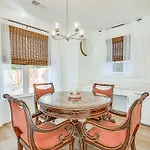 Charming Townhome: 6 Mi To Downtown!