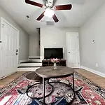 Gated 2br I 5 Min Uptown