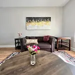 Apartment Gated 2br I 5 Min Uptown *