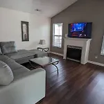 Holiday home Haven - Uptown/airport Corridor