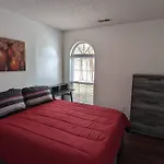 Holiday home Haven - Uptown/airport Corridor *