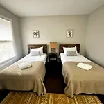 Apartment 5 Min Uptown I Fast Wi-fi & Private Patio