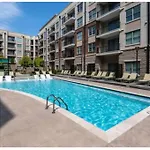 Apartment League Flats Uptown At West Trade Street