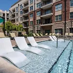 Apartment League Flats Uptown At West Trade Street