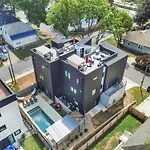 406 Katonah Amazing Location Rooftop Patio Views And A Gym