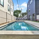 Holiday home 406 Katonah Amazing Location Rooftop Patio Views And A Gym