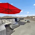 406 Katonah Amazing Location Rooftop Patio Views And A Gym