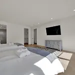 Holiday home 406 Katonah Amazing Location Rooftop Patio Views And A Gym *