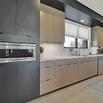 Holiday home 406 Katonah Amazing Location Rooftop Patio Views And A Gym *