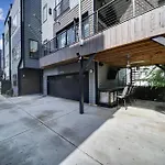 906 Westbrook B City Views Rooftop Hot Tub And Short Walk To Stadium