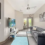 Dt Charm With Pool,gym,wine,wkspace, Free Parking