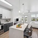 Premium And At Midtown 205 In Apartment