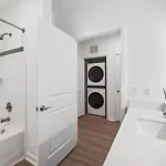 Apartment Premium And At Midtown 205 In