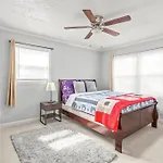 Holiday home Charming, Cozy Close To Uptown, Airport & Whitewater Center *